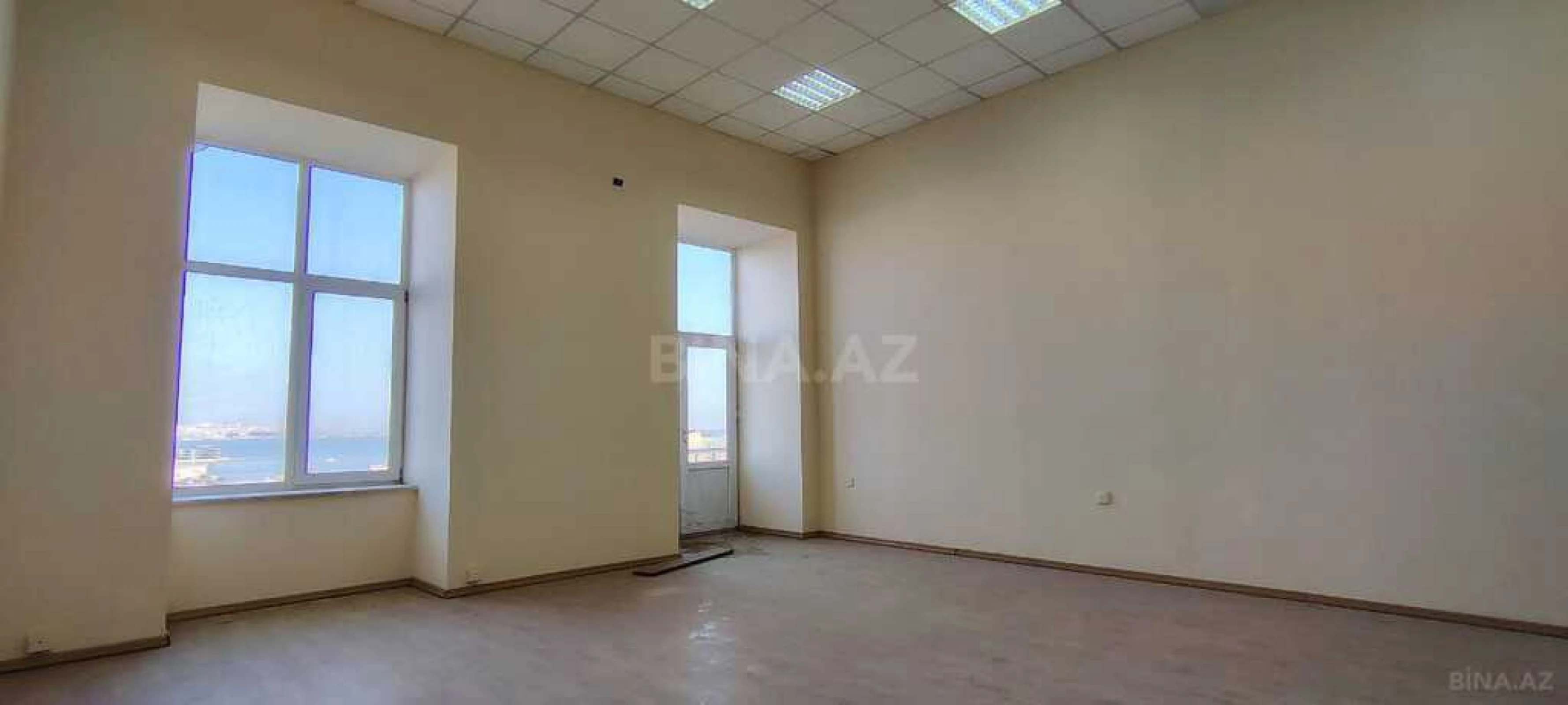 Satılır 6 otaqlı mənzil 300 m²
