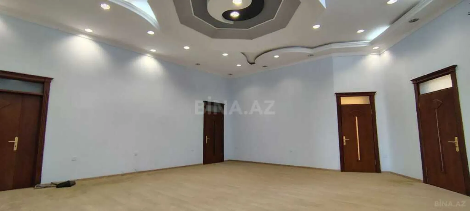 Satılır 6 otaqlı mənzil 300 m²