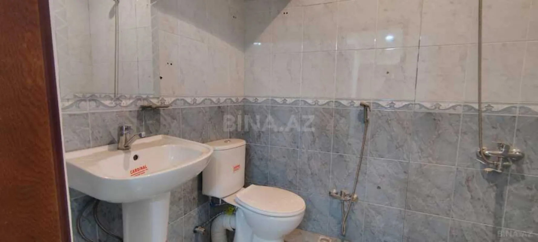 Satılır 6 otaqlı mənzil 300 m²