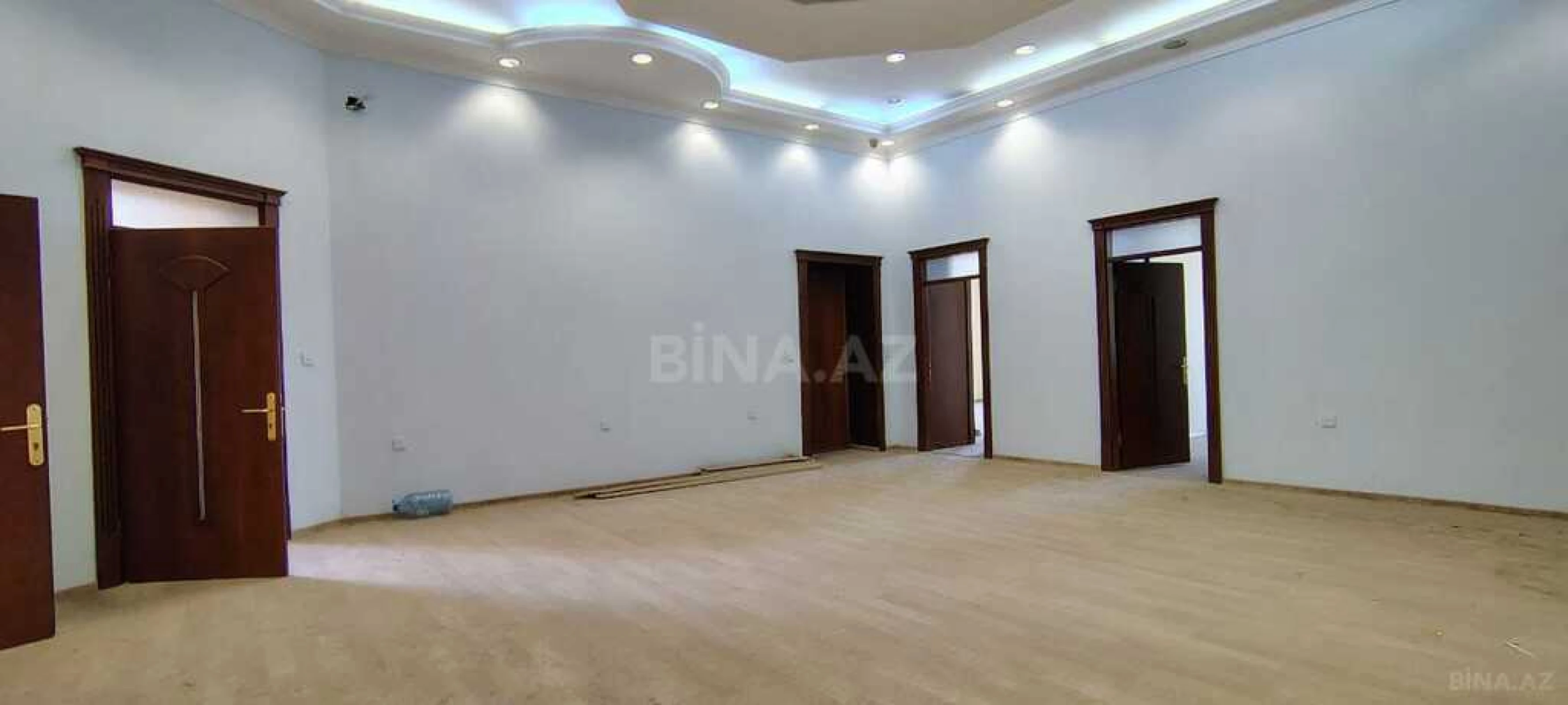 Satılır 6 otaqlı mənzil 300 m²