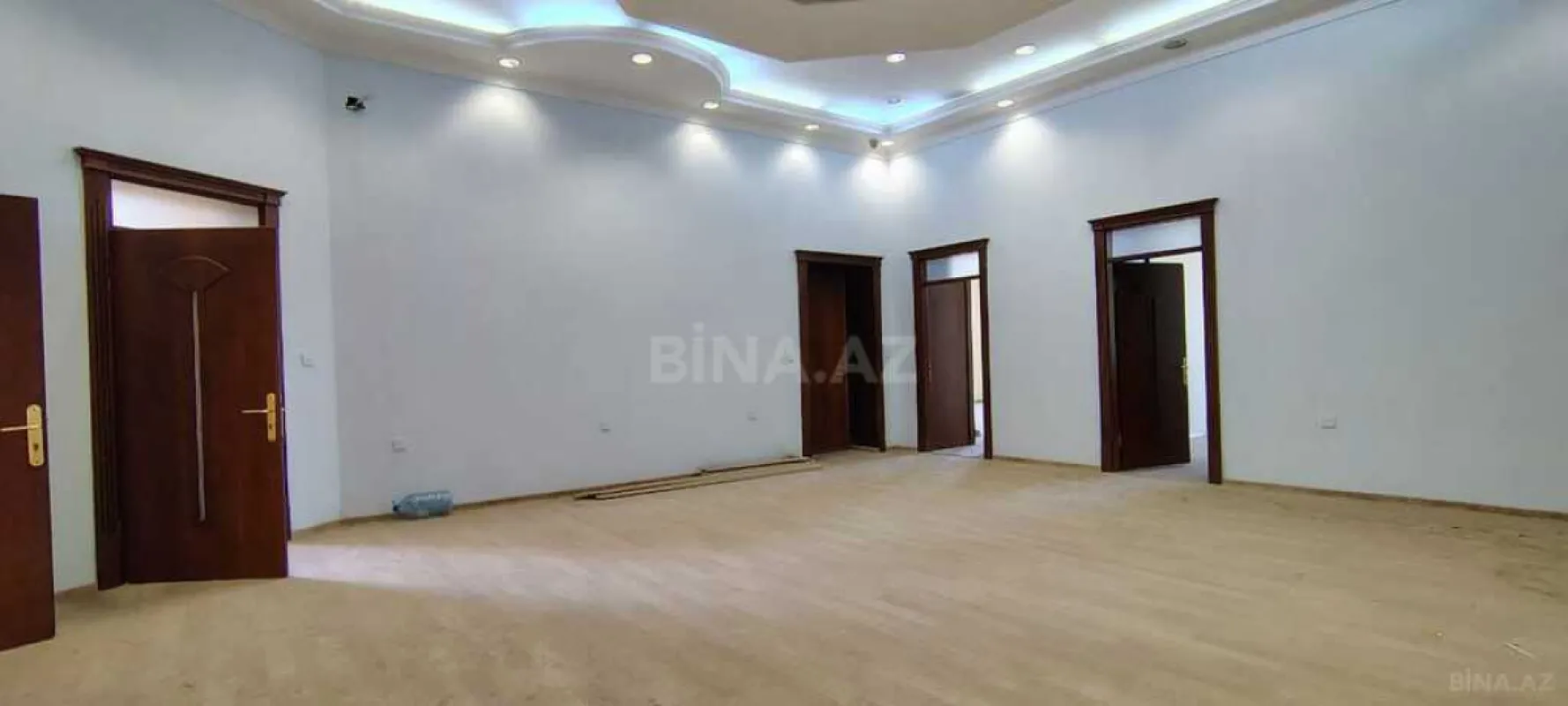 Satılır 6 otaqlı mənzil 300 m²