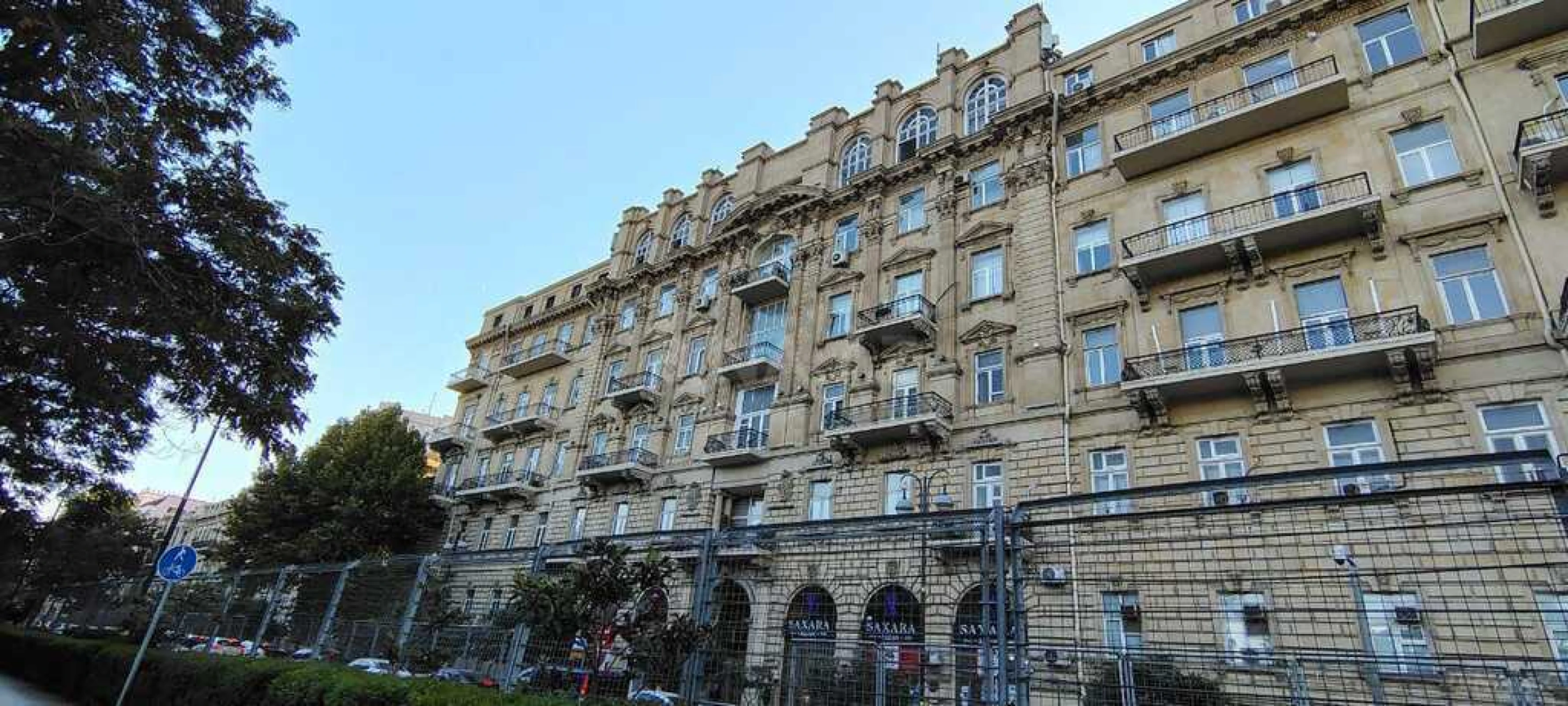 Satılır 6 otaqlı mənzil 300 m²