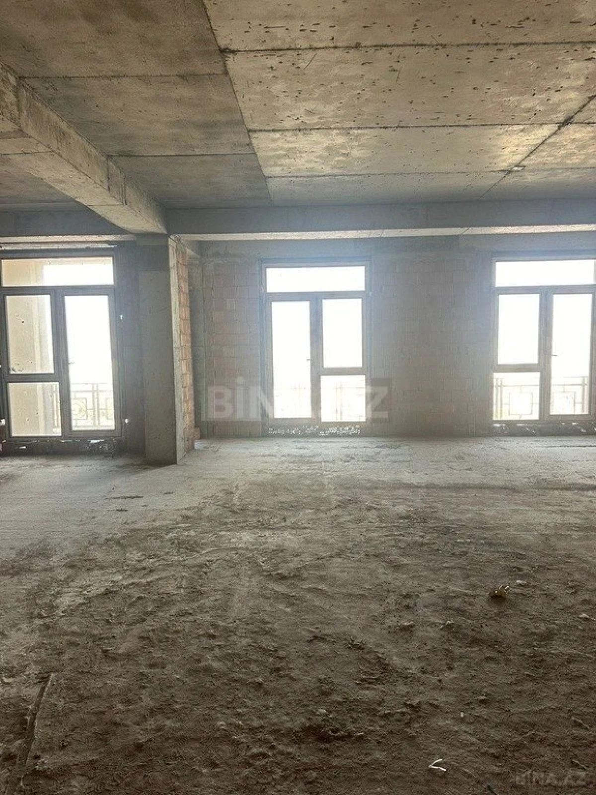 Satılır 5 otaqlı mənzil 267.5 m²