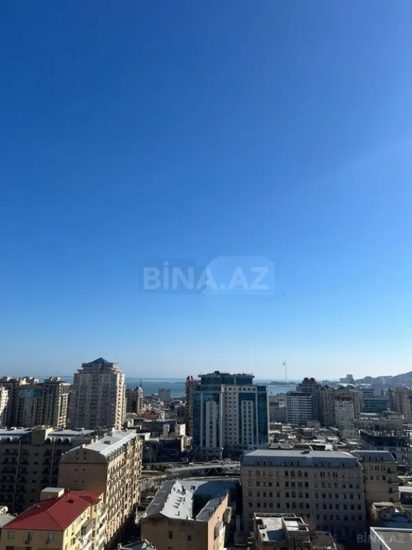 Satılır 5 otaqlı mənzil 267.5 m²