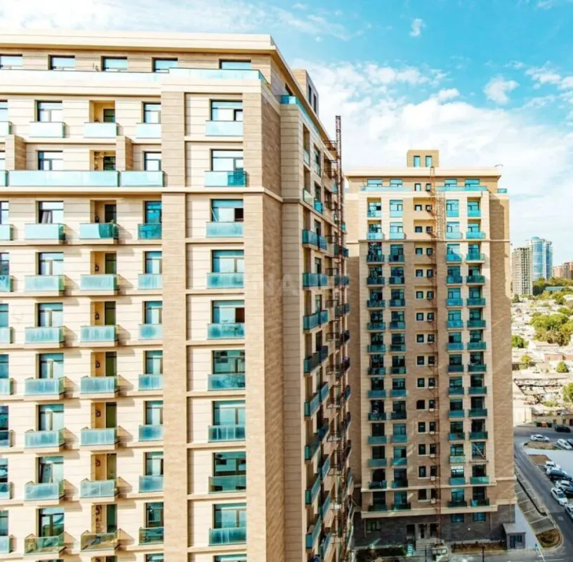 Satılır 5 otaqlı mənzil 267.5 m²