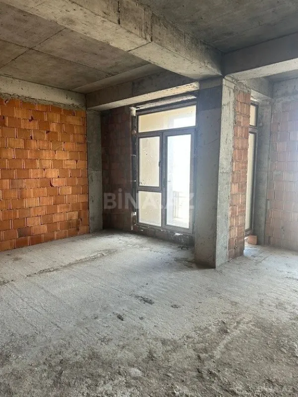 Satılır 5 otaqlı mənzil 267.5 m²