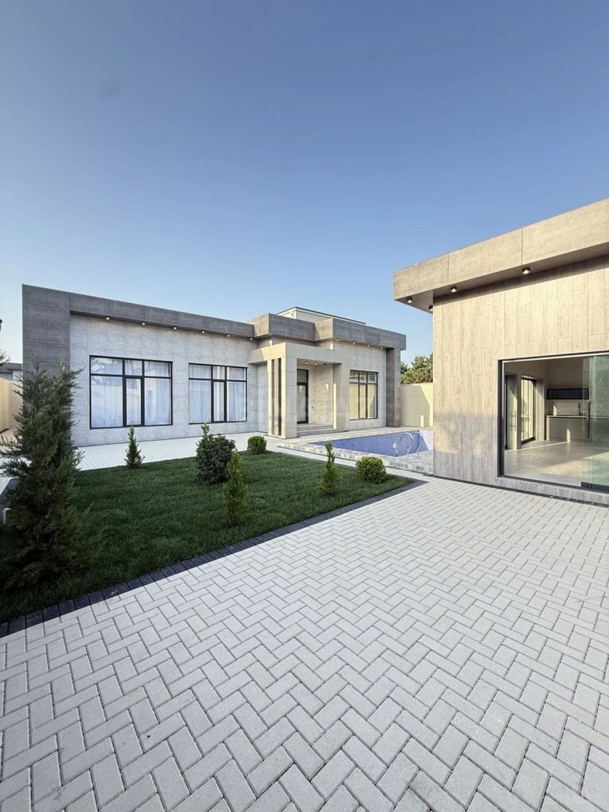 Satılır 5 otaqlı həyət evi 200 m²