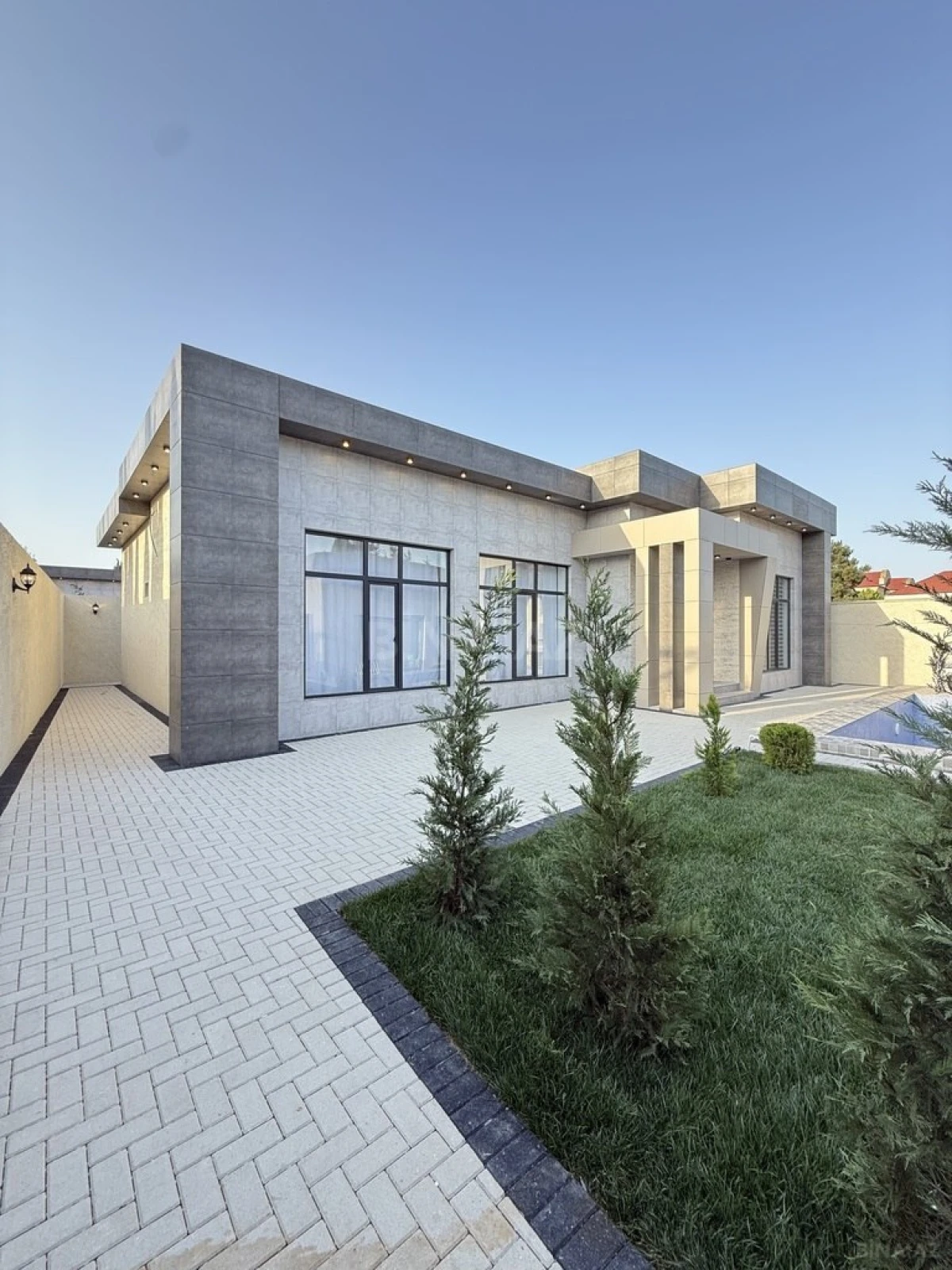 Satılır 5 otaqlı həyət evi 200 m²