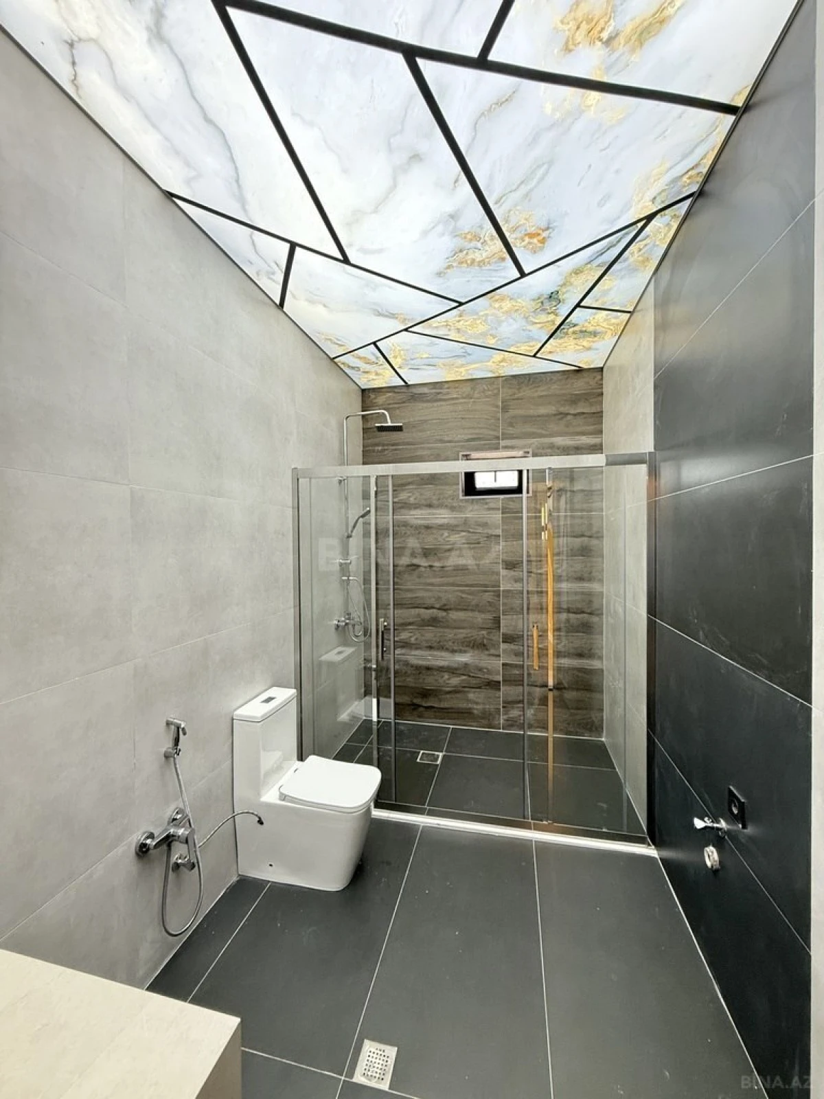 Satılır 5 otaqlı həyət evi 200 m²