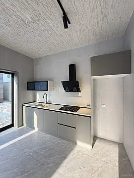 Satılır 5 otaqlı həyət evi 200 m²