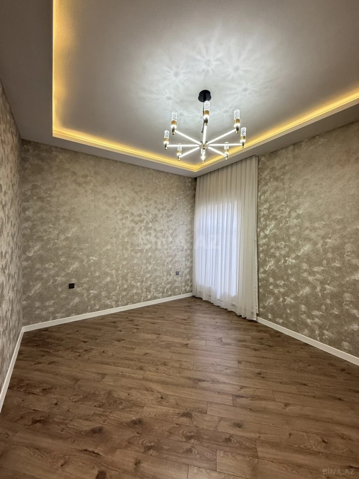 Satılır 5 otaqlı həyət evi 200 m²