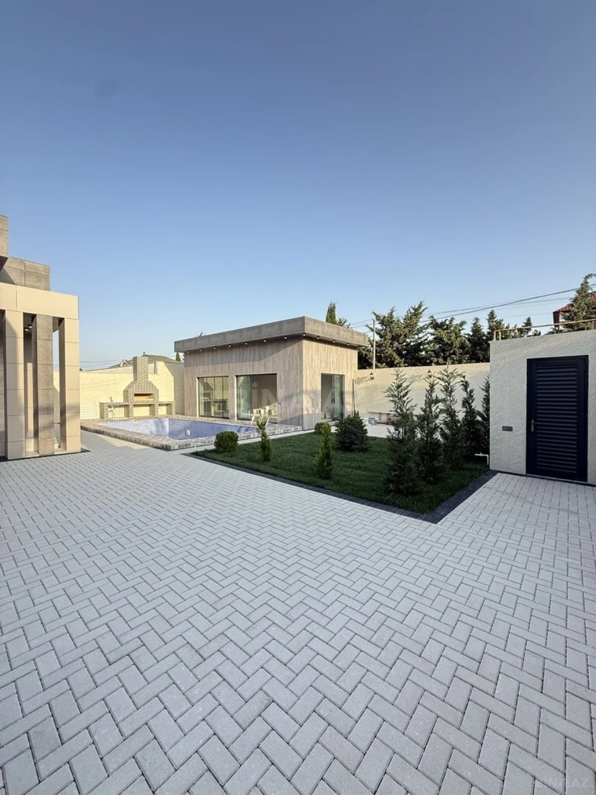 Satılır 5 otaqlı həyət evi 200 m²