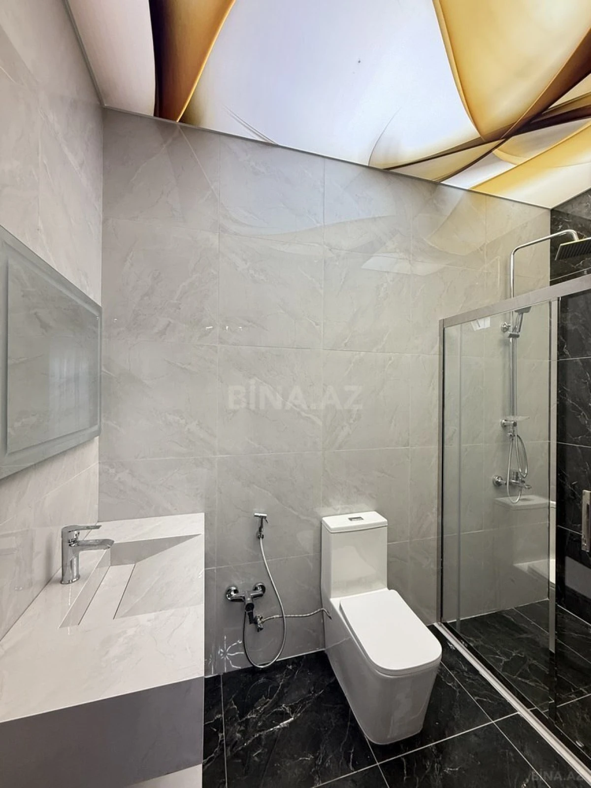 Satılır 5 otaqlı həyət evi 200 m²