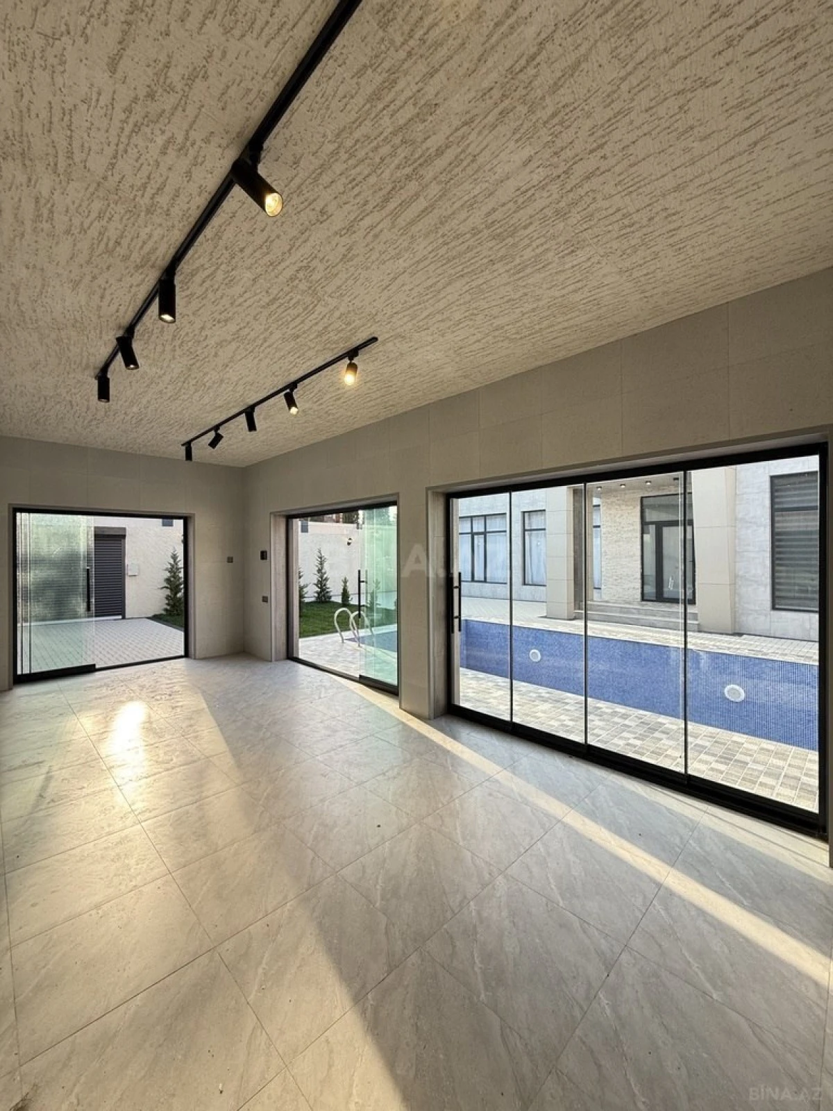 Satılır 5 otaqlı həyət evi 200 m²