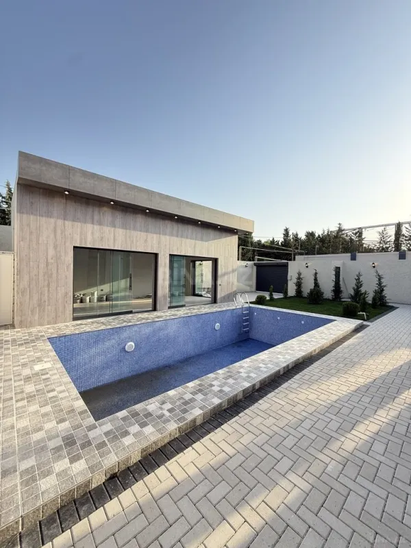 Satılır 5 otaqlı həyət evi 200 m²