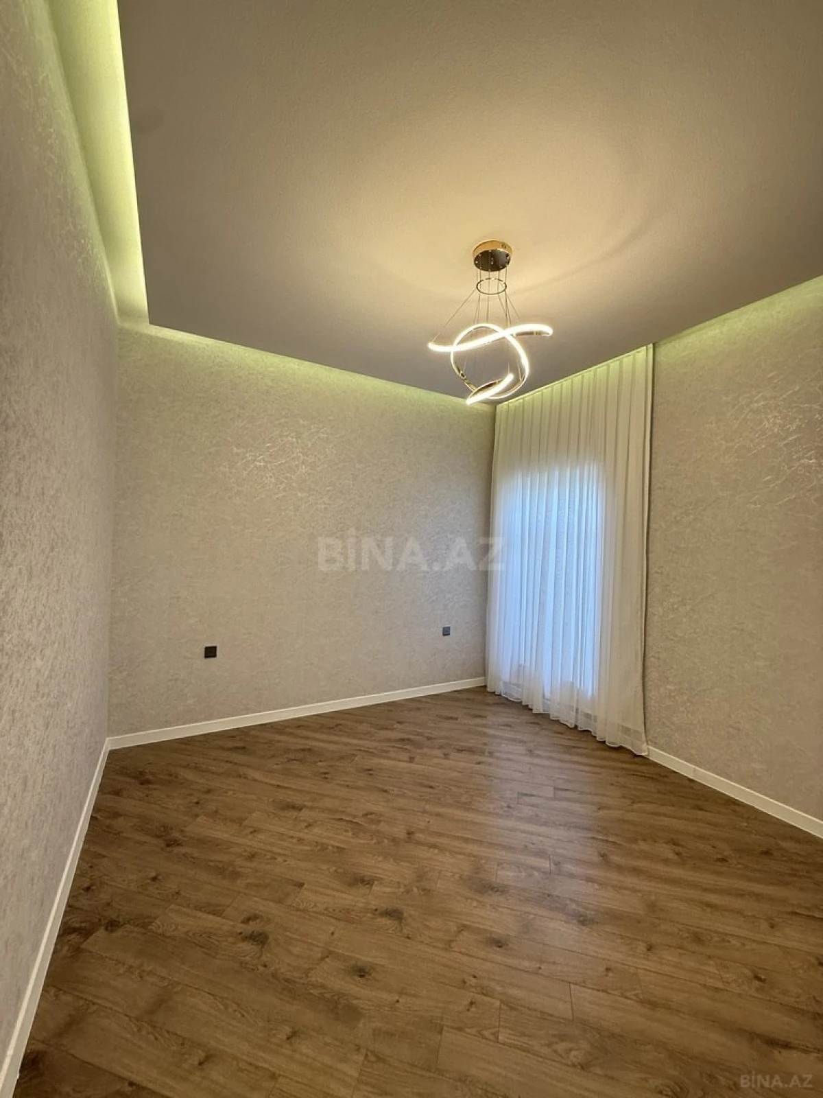 Satılır 5 otaqlı həyət evi 200 m²