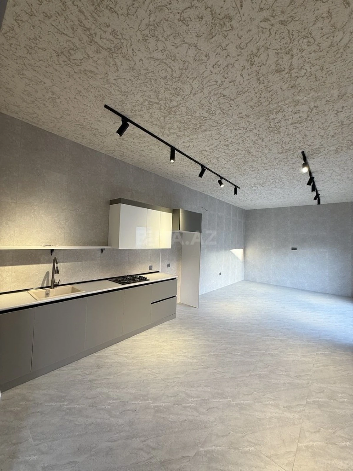 Satılır 5 otaqlı həyət evi 220 m²