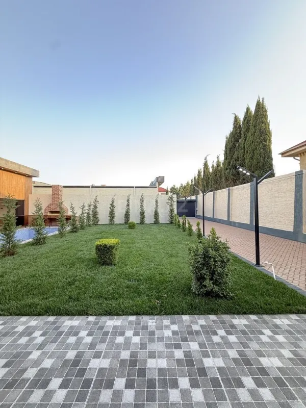 Satılır 5 otaqlı həyət evi 220 m²
