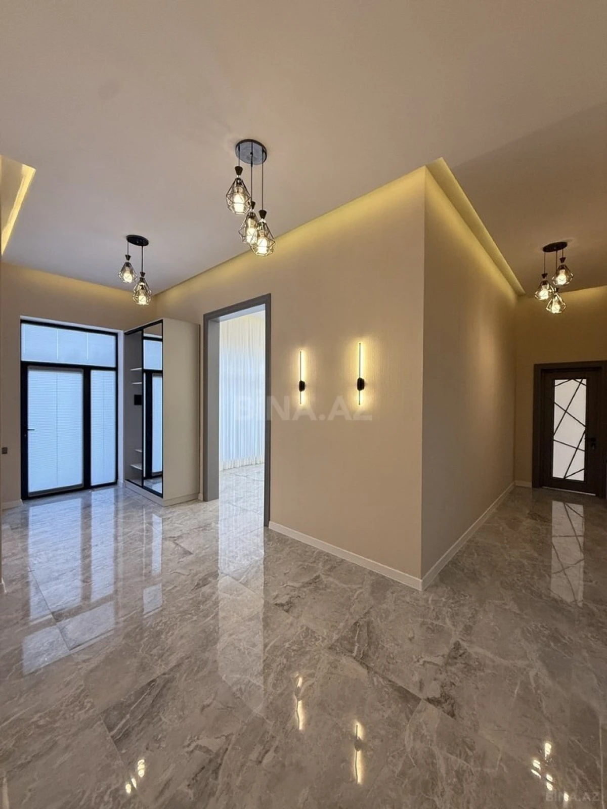 Satılır 5 otaqlı həyət evi 220 m²