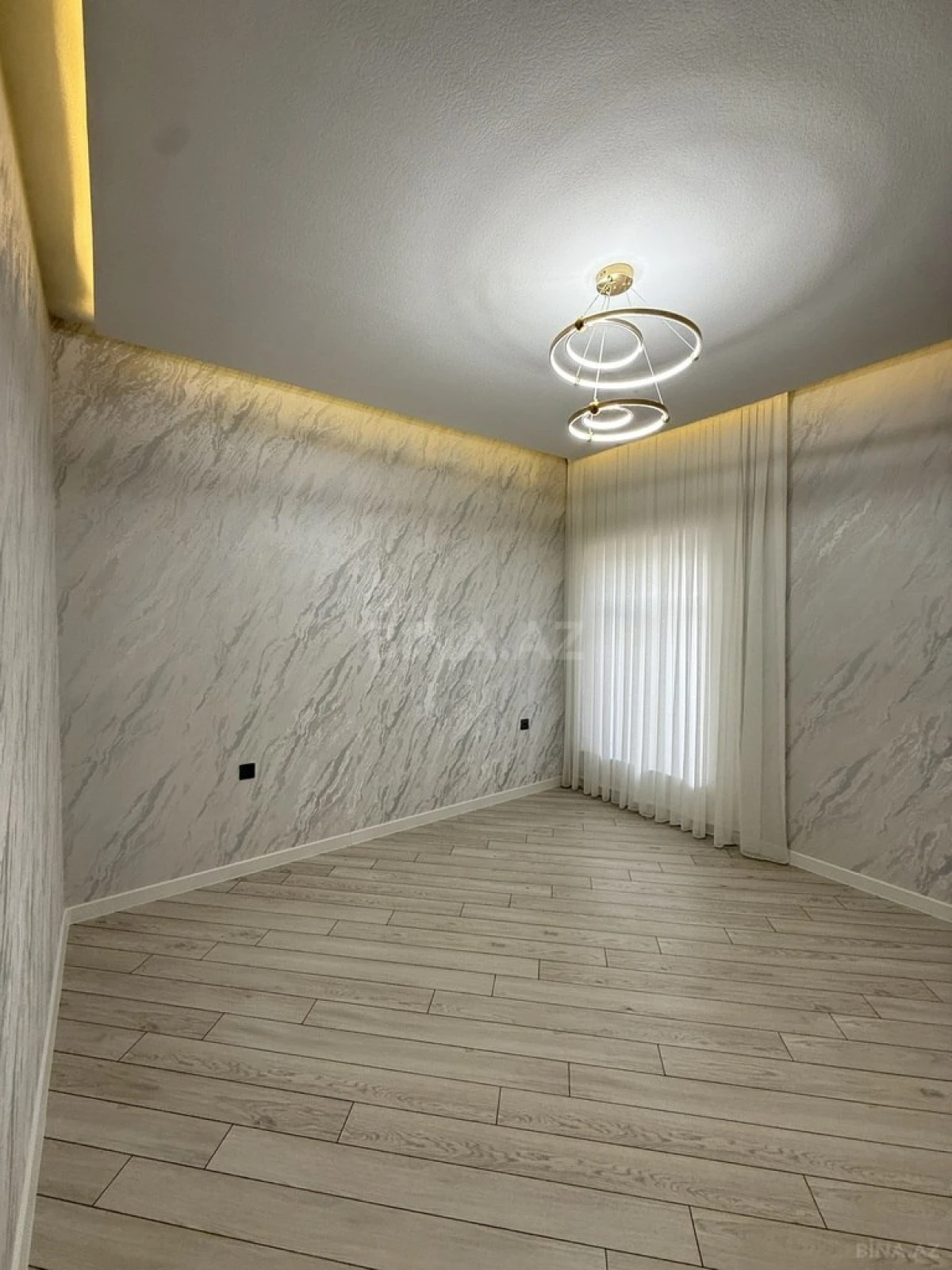 Satılır 5 otaqlı həyət evi 220 m²
