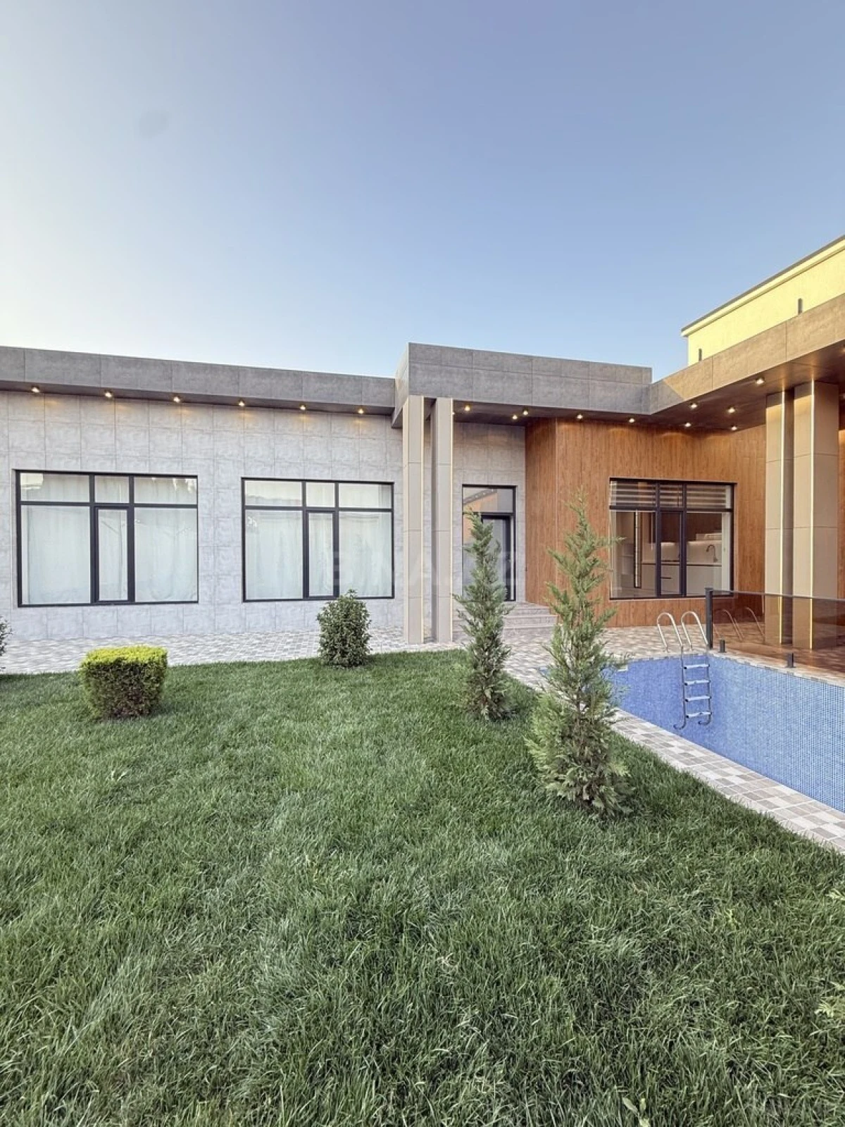 Satılır 5 otaqlı həyət evi 220 m²