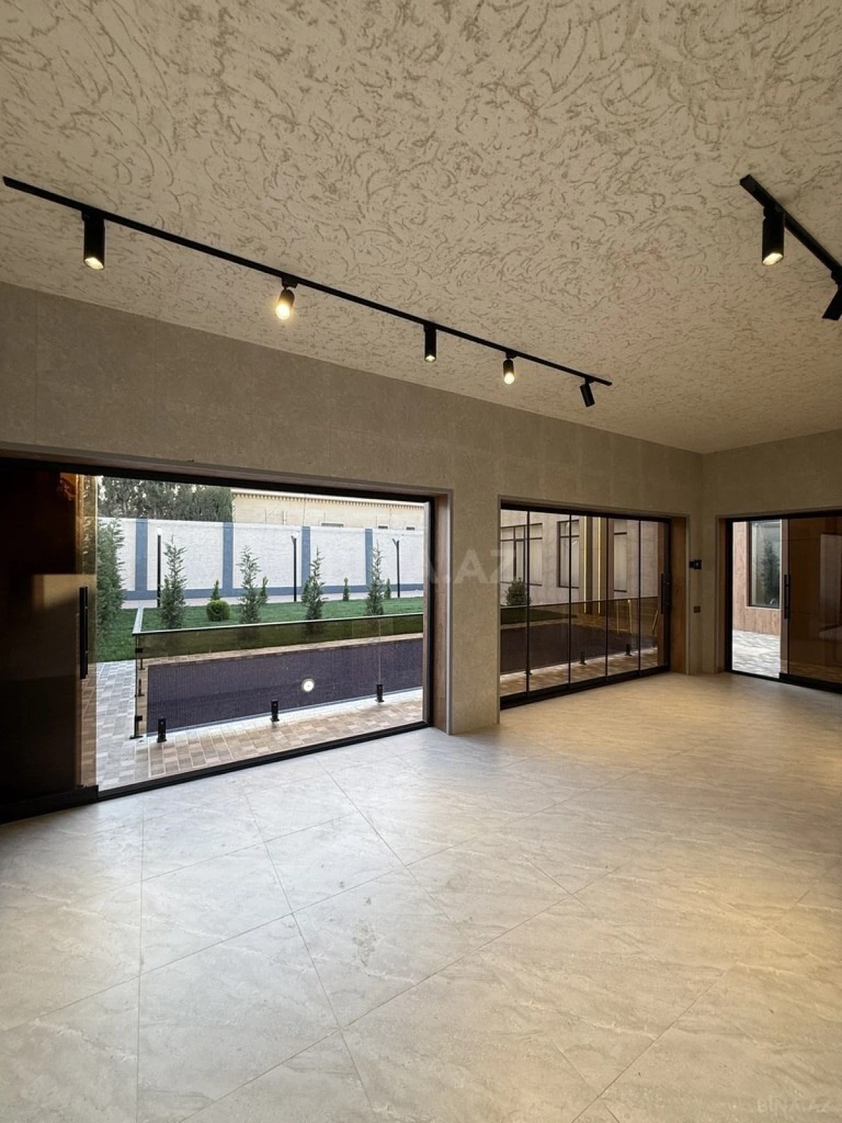 Satılır 5 otaqlı həyət evi 220 m²