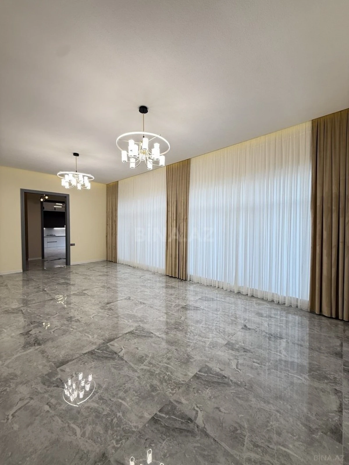 Satılır 5 otaqlı həyət evi 220 m²
