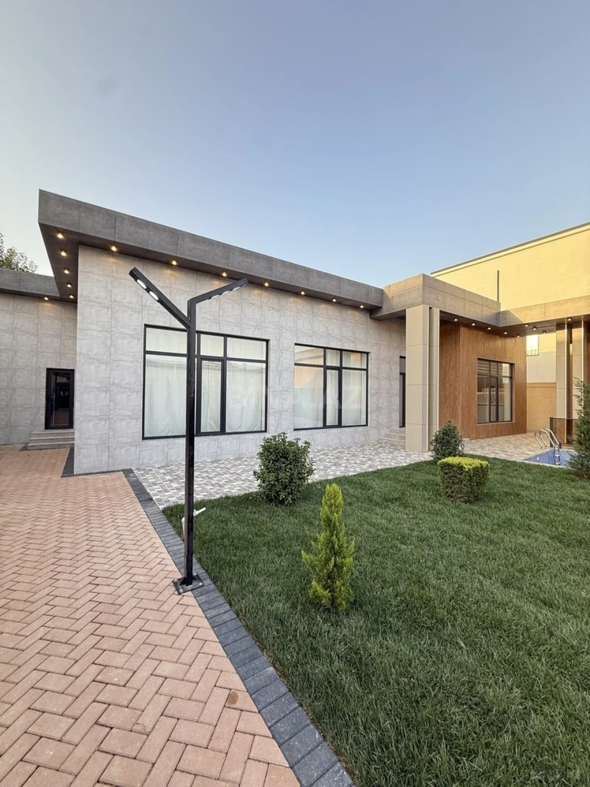 Satılır 5 otaqlı həyət evi 220 m²