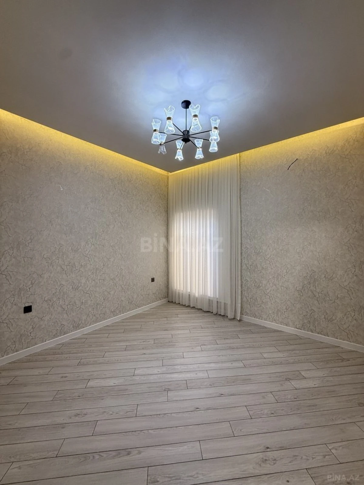 Satılır 5 otaqlı həyət evi 220 m²