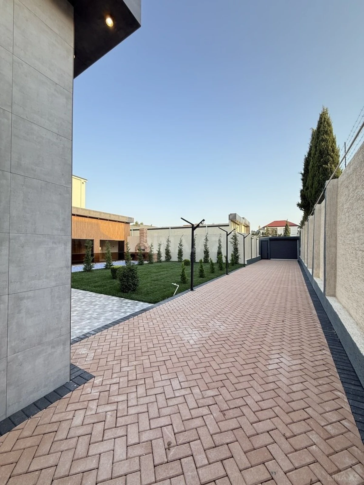 Satılır 5 otaqlı həyət evi 220 m²