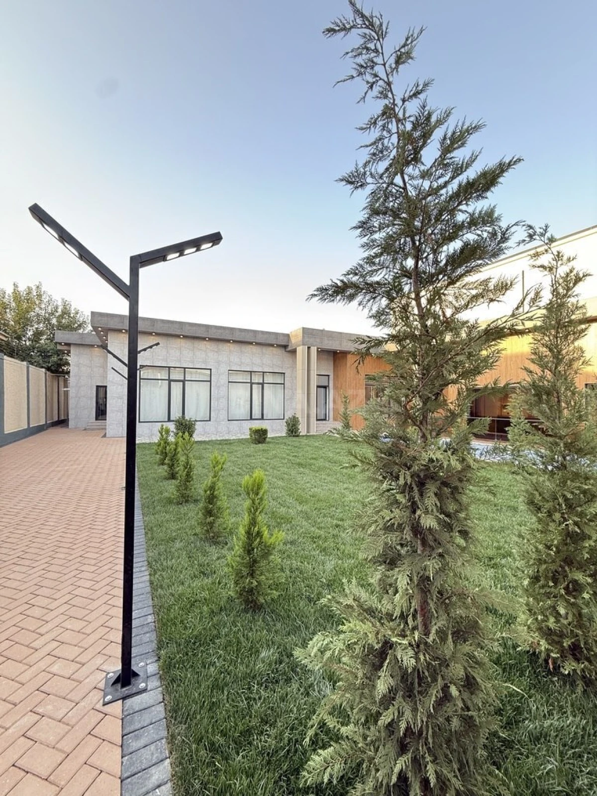 Satılır 5 otaqlı həyət evi 220 m²