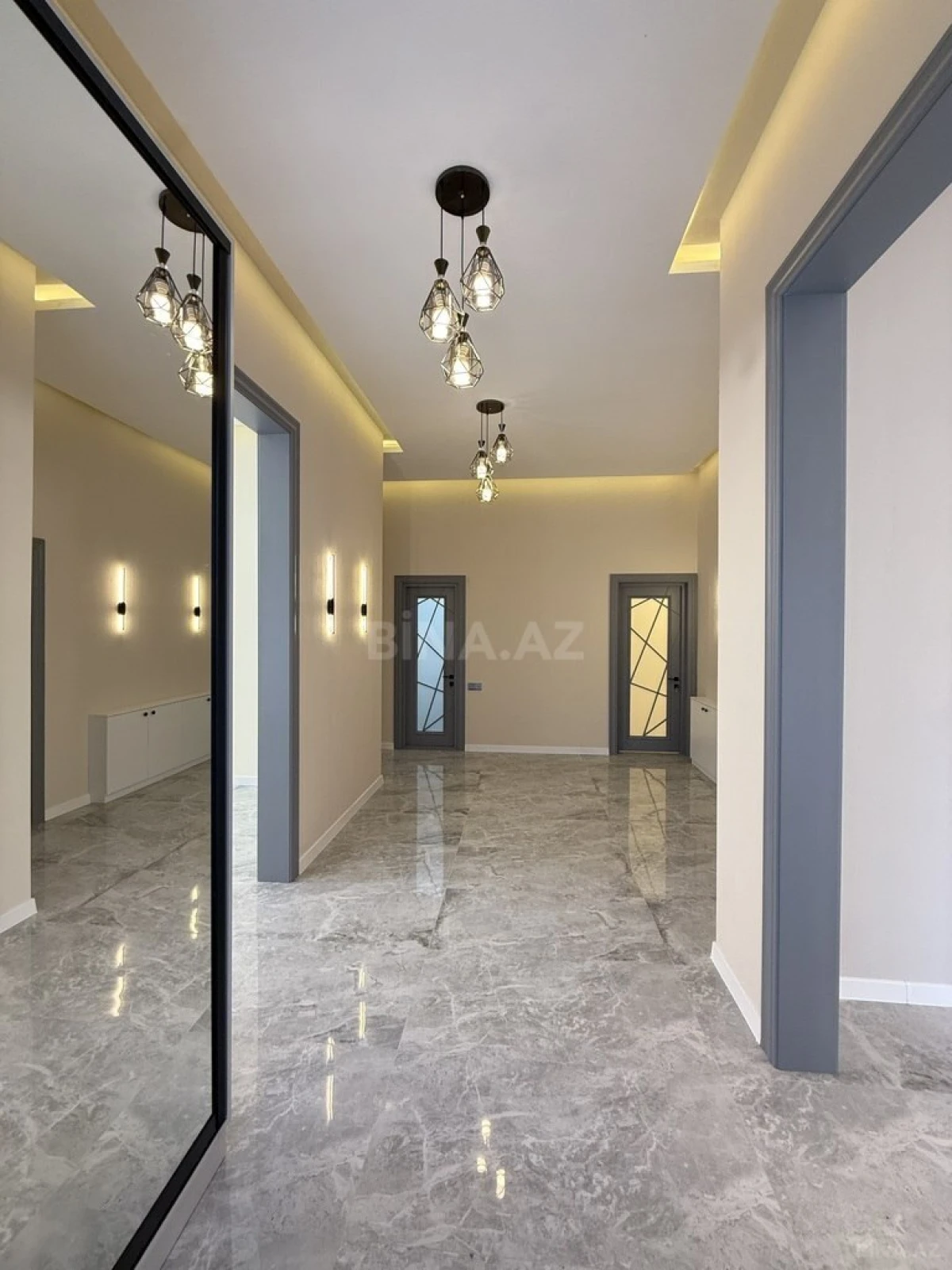 Satılır 5 otaqlı həyət evi 220 m²