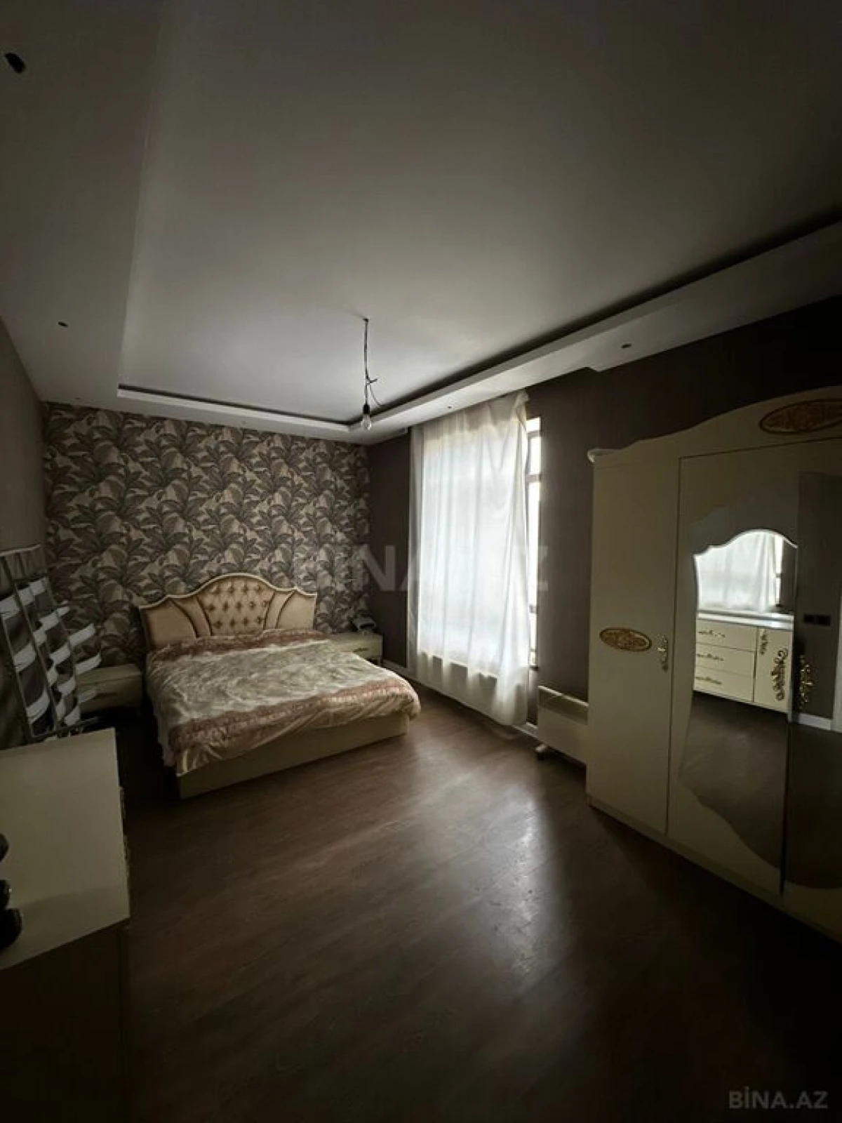 Satılır 5 otaqlı həyət evi 300 m²