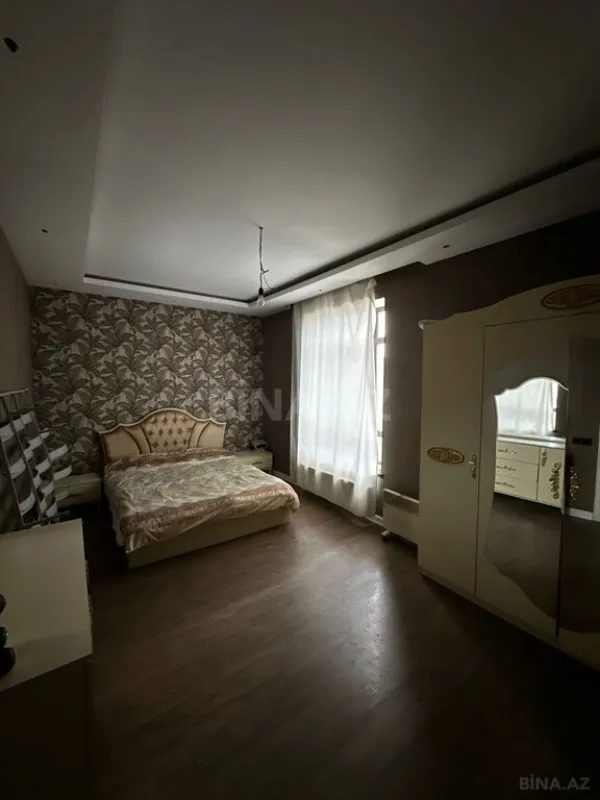 Satılır 5 otaqlı həyət evi 300 m²