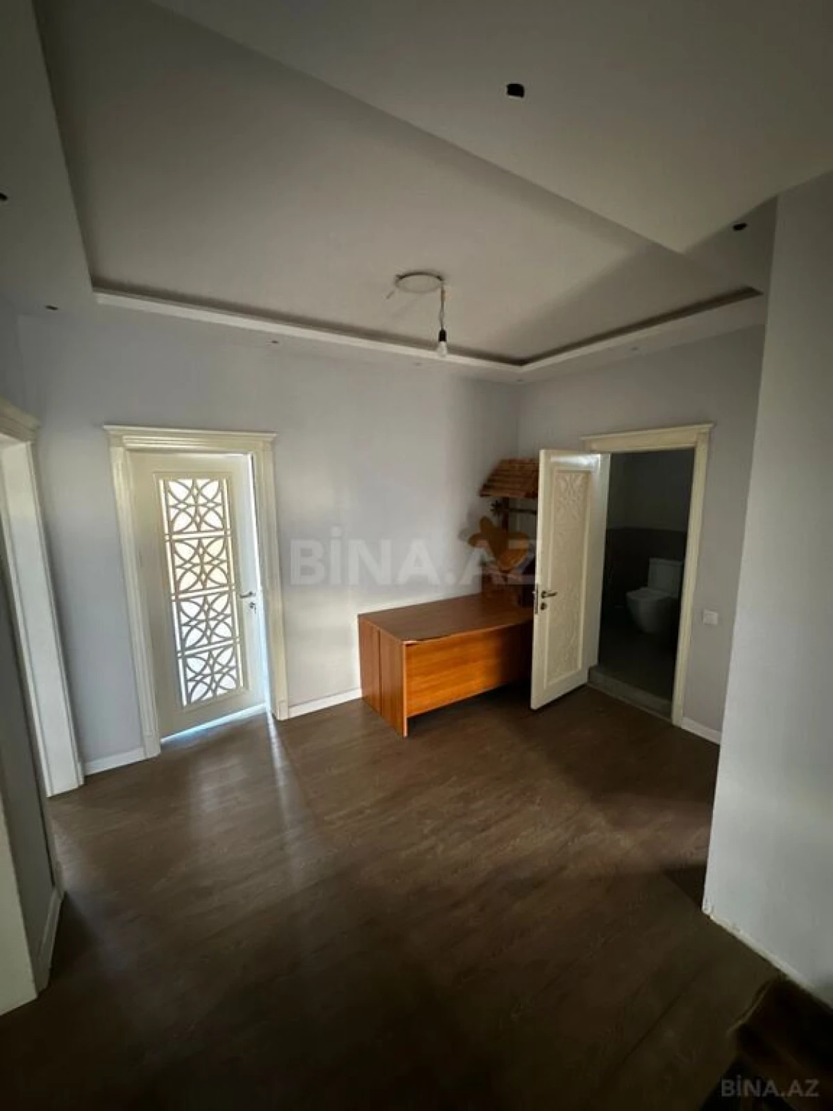 Satılır 5 otaqlı həyət evi 300 m²