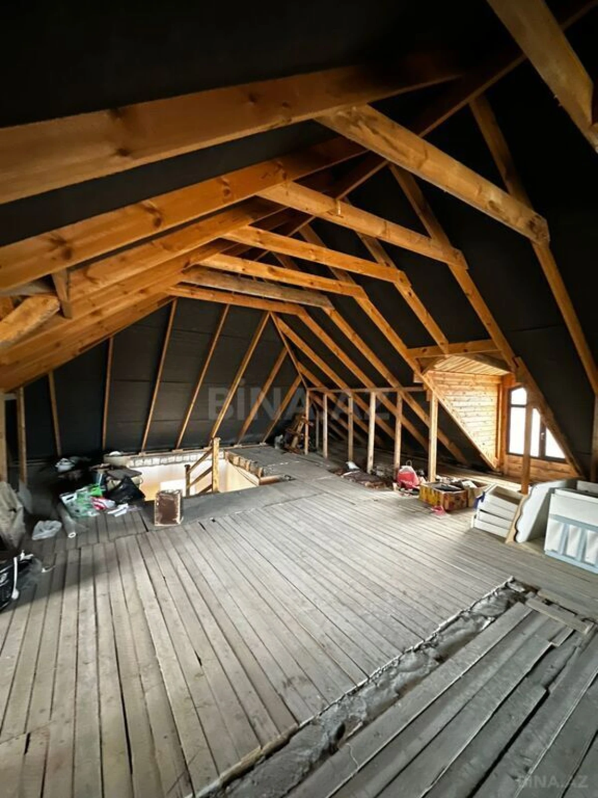 Satılır 5 otaqlı həyət evi 300 m²