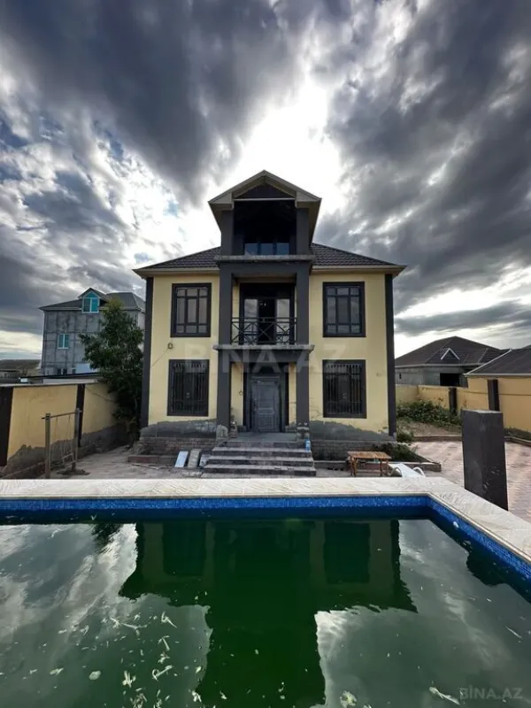 Satılır 5 otaqlı həyət evi 300 m²