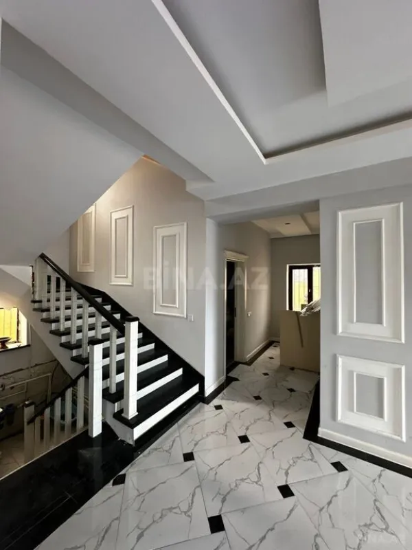 Satılır 5 otaqlı həyət evi 300 m²