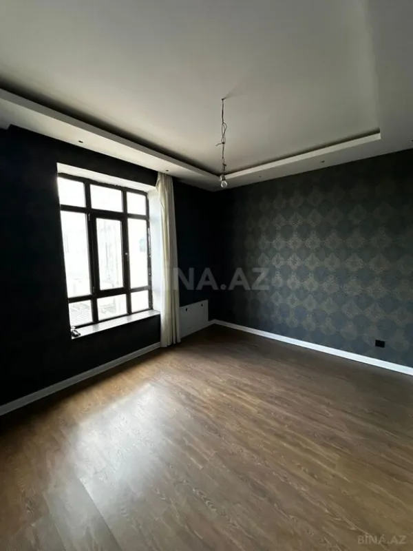 Satılır 5 otaqlı həyət evi 300 m²