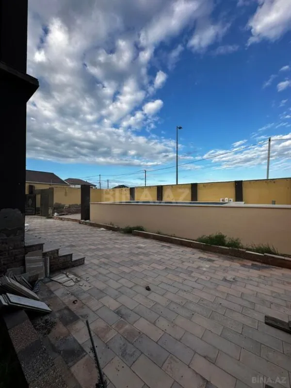 Satılır 5 otaqlı həyət evi 300 m²