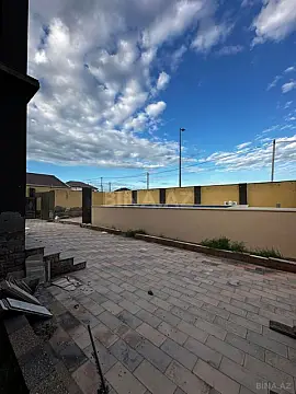 Satılır 5 otaqlı həyət evi 300 m²
