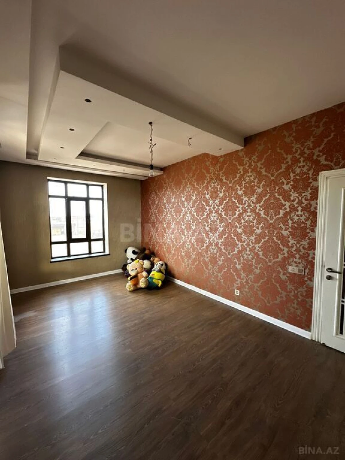 Satılır 5 otaqlı həyət evi 300 m²