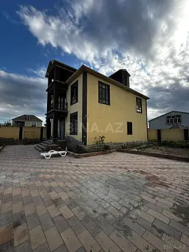 Satılır 5 otaqlı həyət evi 300 m²