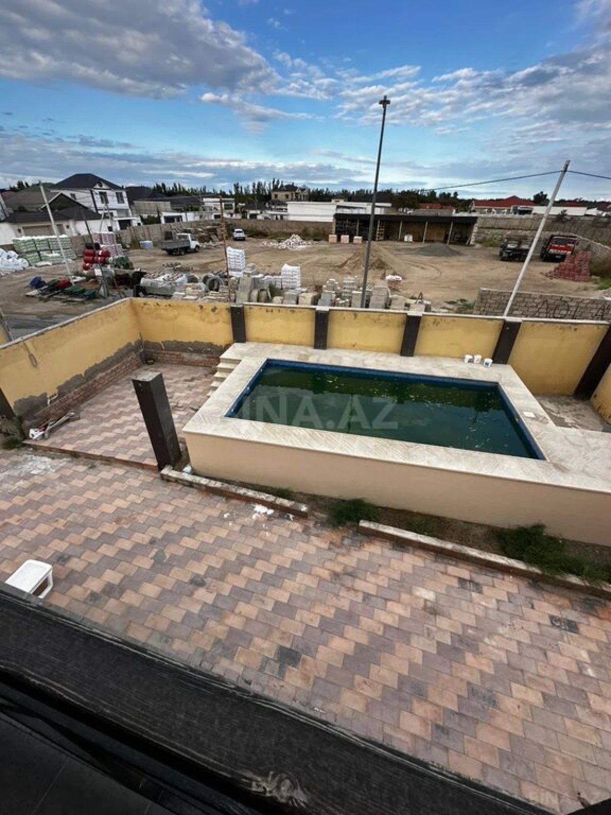 Satılır 5 otaqlı həyət evi 300 m²