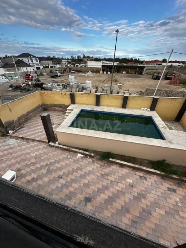 Satılır 5 otaqlı həyət evi 300 m²
