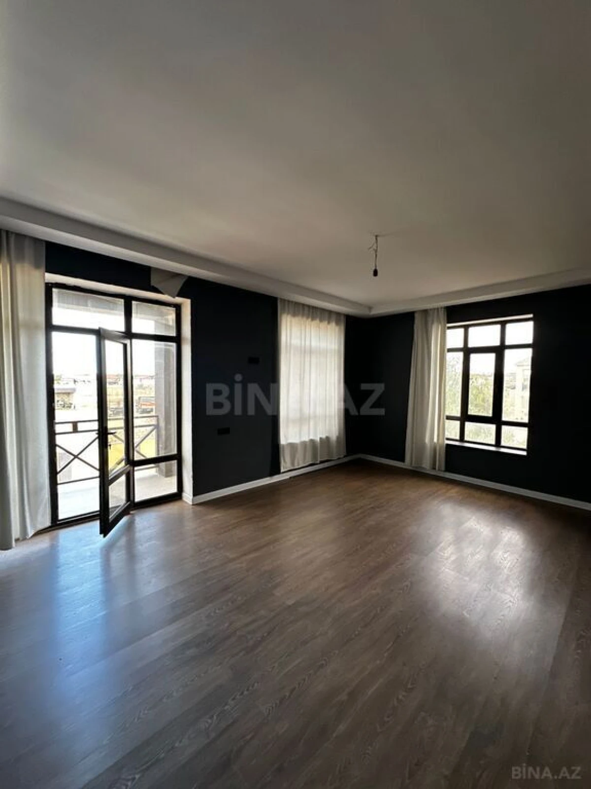 Satılır 5 otaqlı həyət evi 300 m²