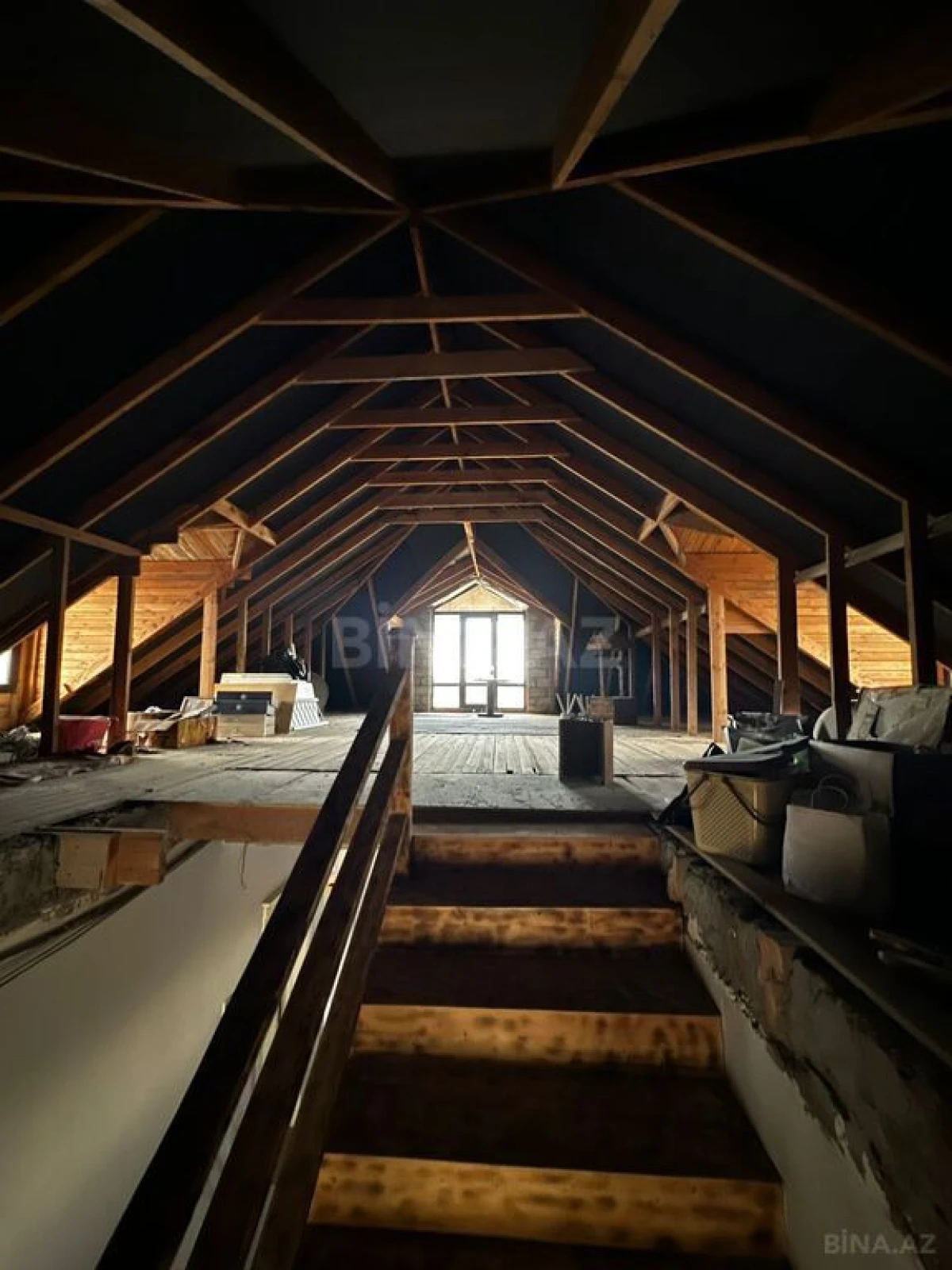 Satılır 5 otaqlı həyət evi 300 m²