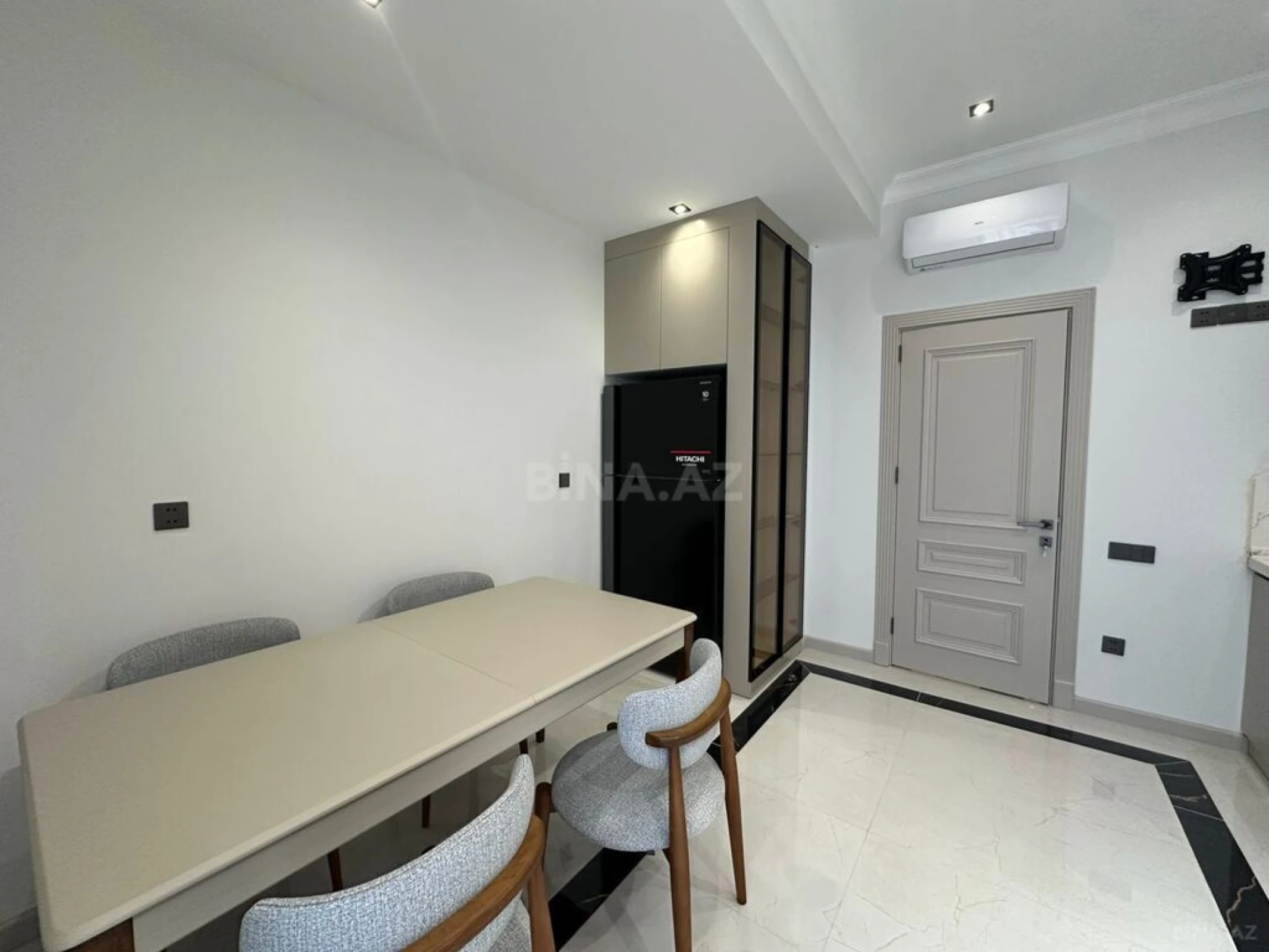 Kirayə verilir 4 otaqlı mənzil 160 m²