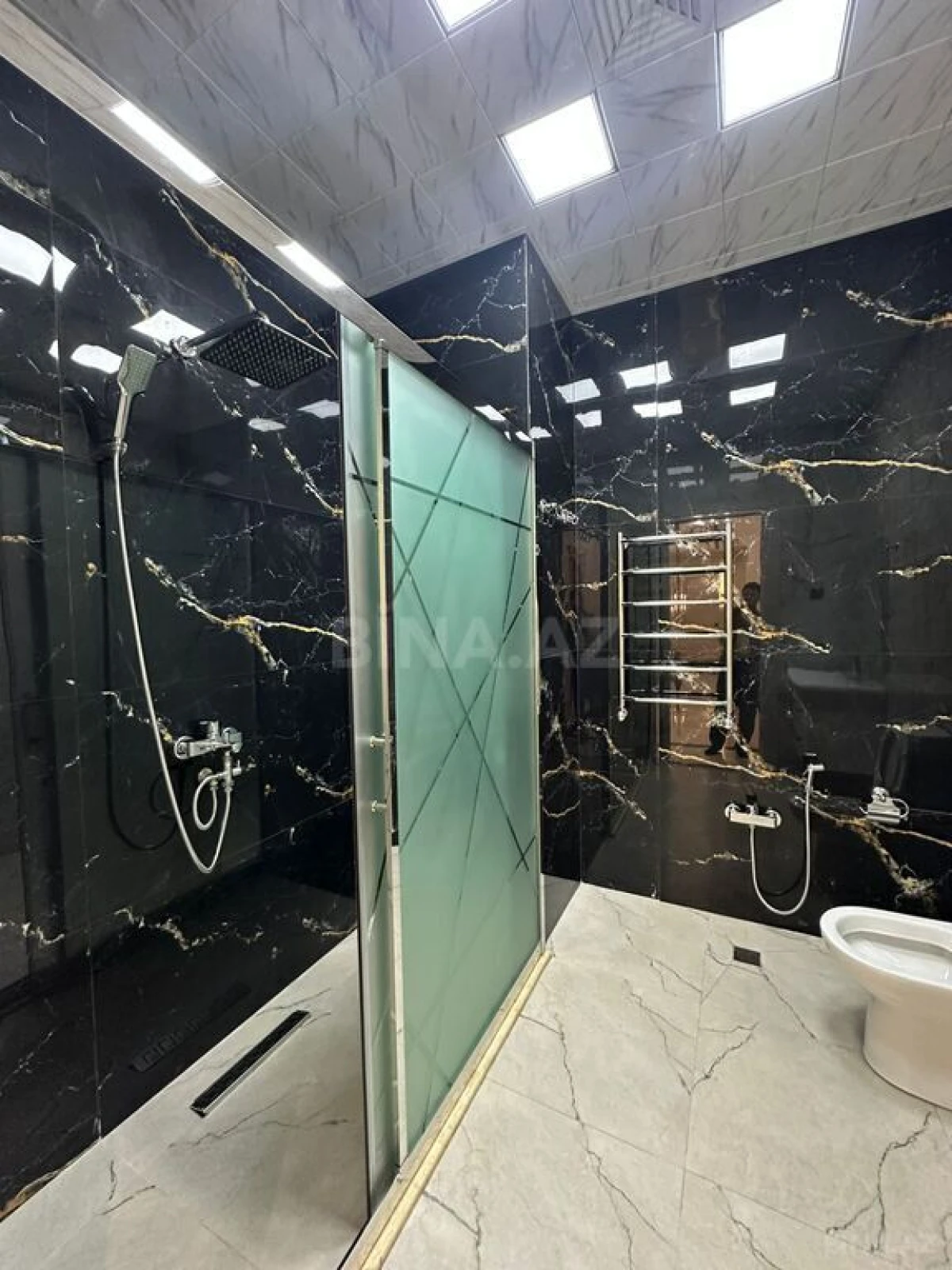 Kirayə verilir 4 otaqlı mənzil 160 m²