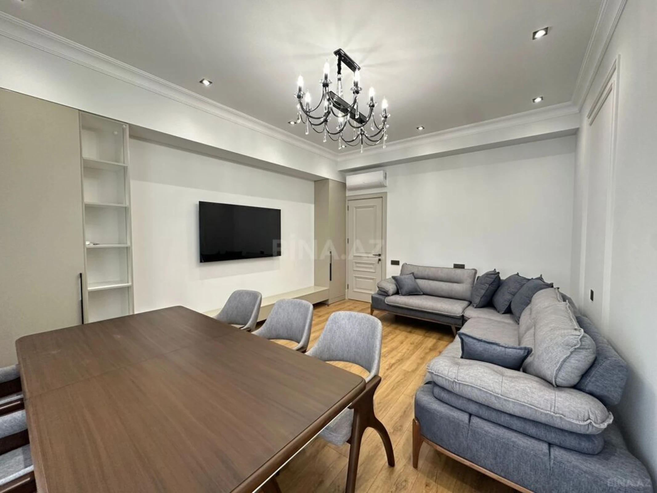 Kirayə verilir 4 otaqlı mənzil 160 m²